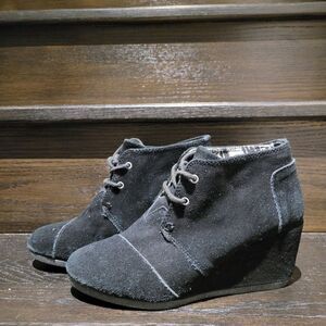 TOMS Black Leather Ankle Boots Shoes Size: 7US
